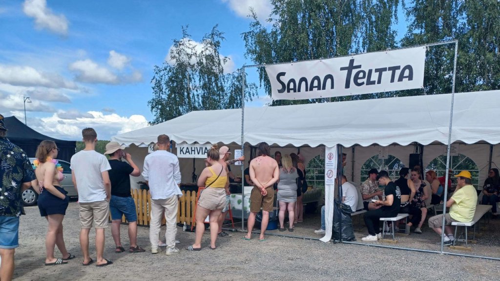 Lettujono Sanan teltan lettuteltalle